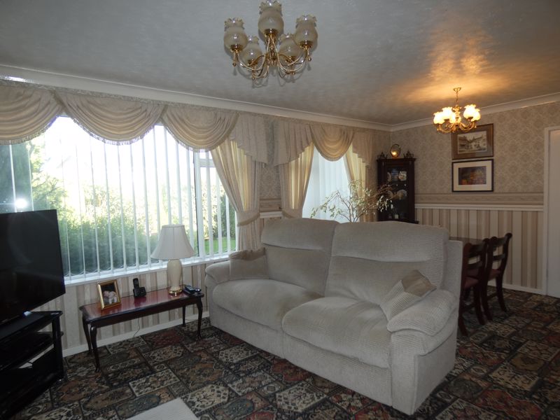 Lounge/Diner- click for photo gallery